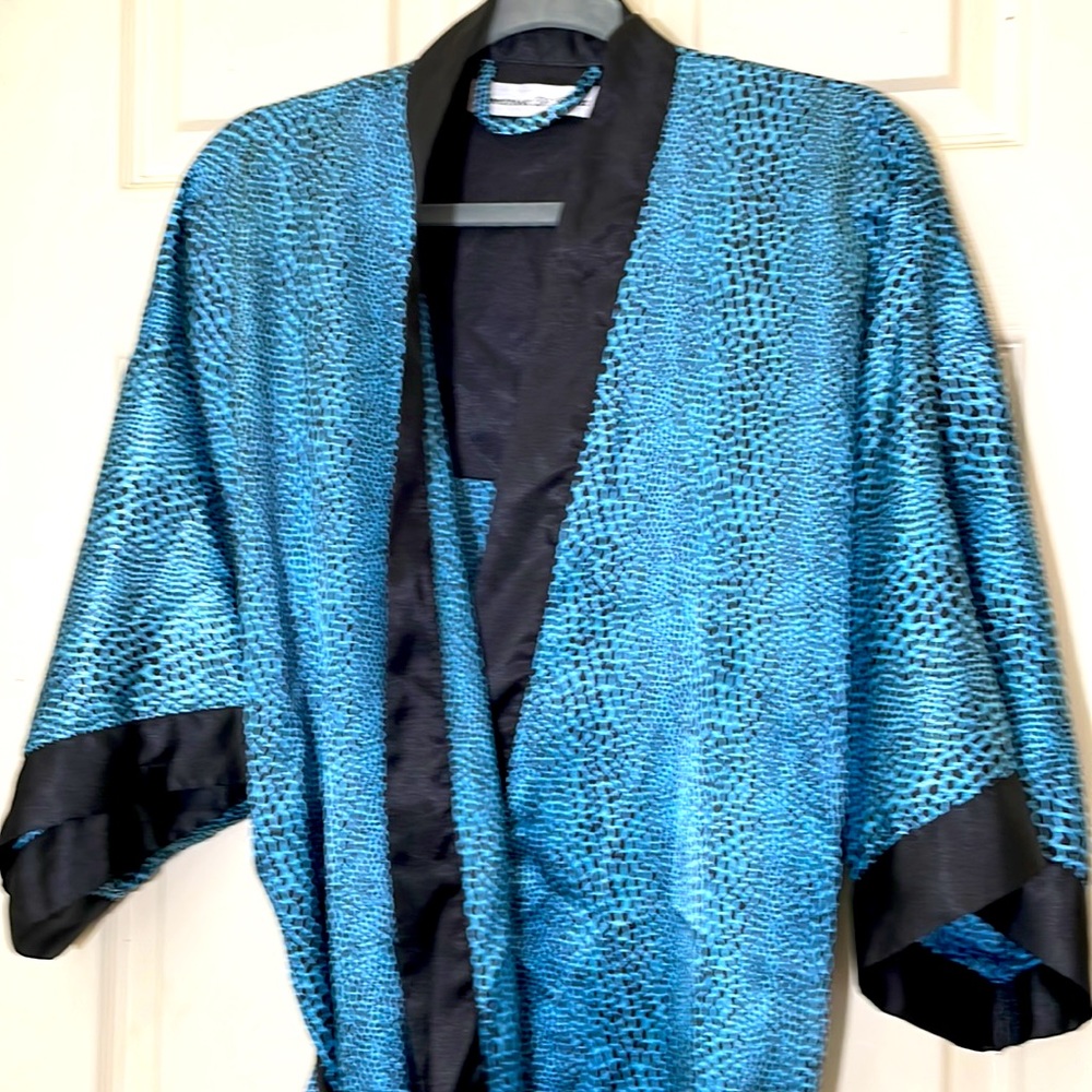 Beautiful Blue Animal Print Satin Robe Size Large - Picture 3 of 5